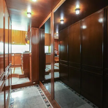 San Babila Appartement *
